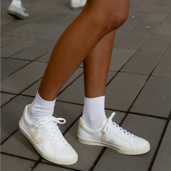 VEJA Esplar Women’s White Leather Sneakers with Suede V Logo Size 9 (32) - Picture 2 of 8